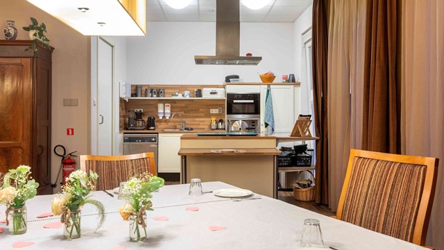 De keuken en eetkamer op kleinschalig wonen