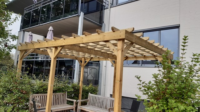 Overkapping van steigerhout