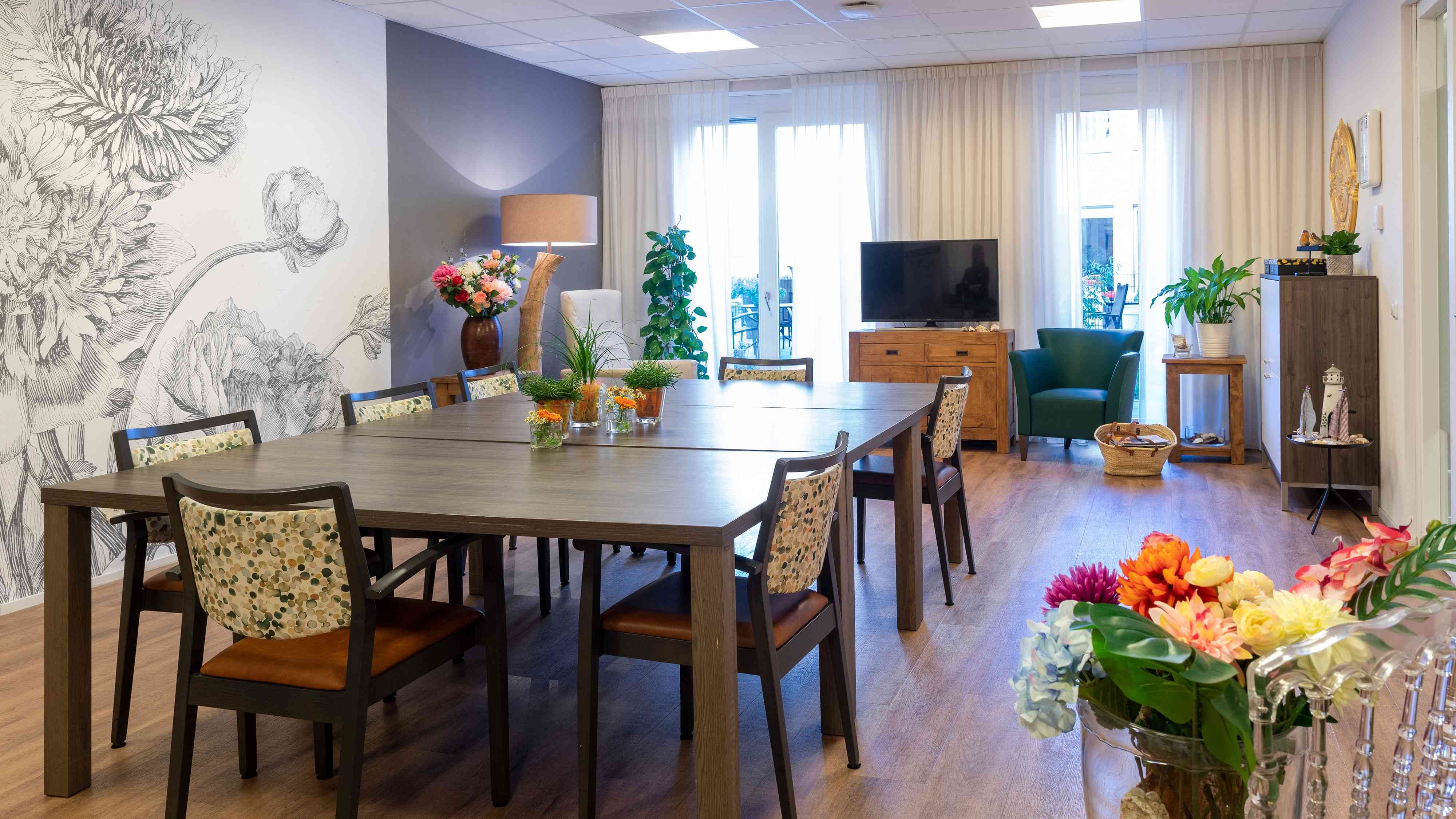 De gemeenschappelijke ruimte van de dagbesteding