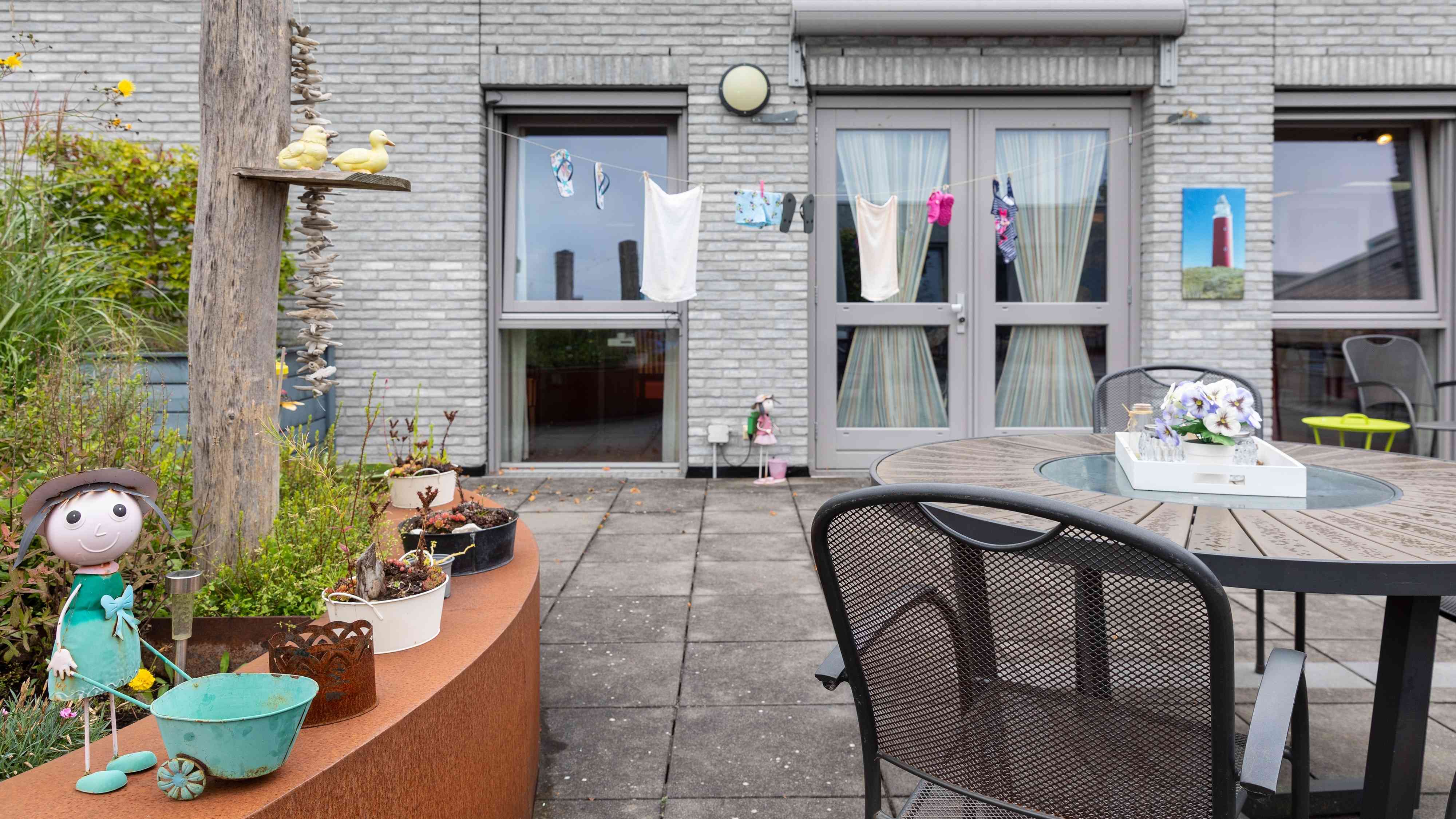 De binnentuin met terras