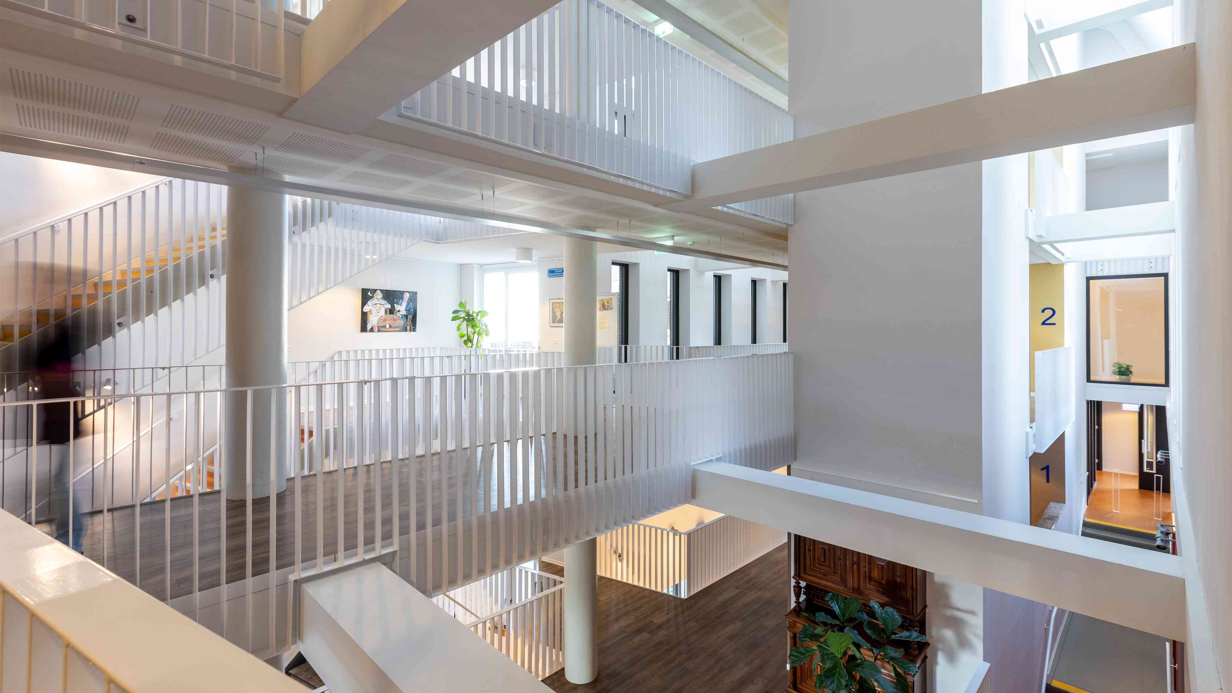 De gang met trappenhuis