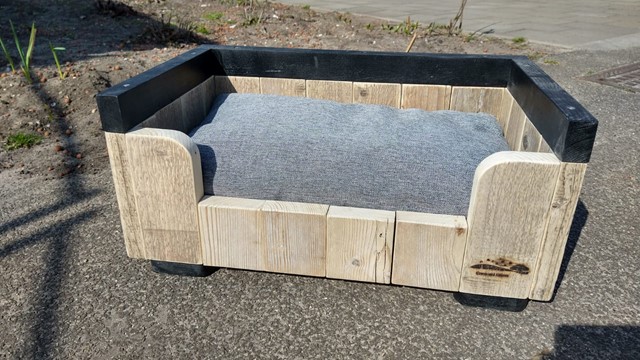 Dierenmandje van steigerhout