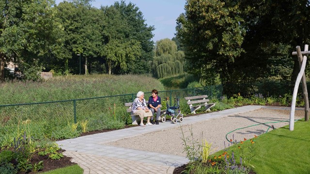 De tuin met jeu-de-boulesbaan