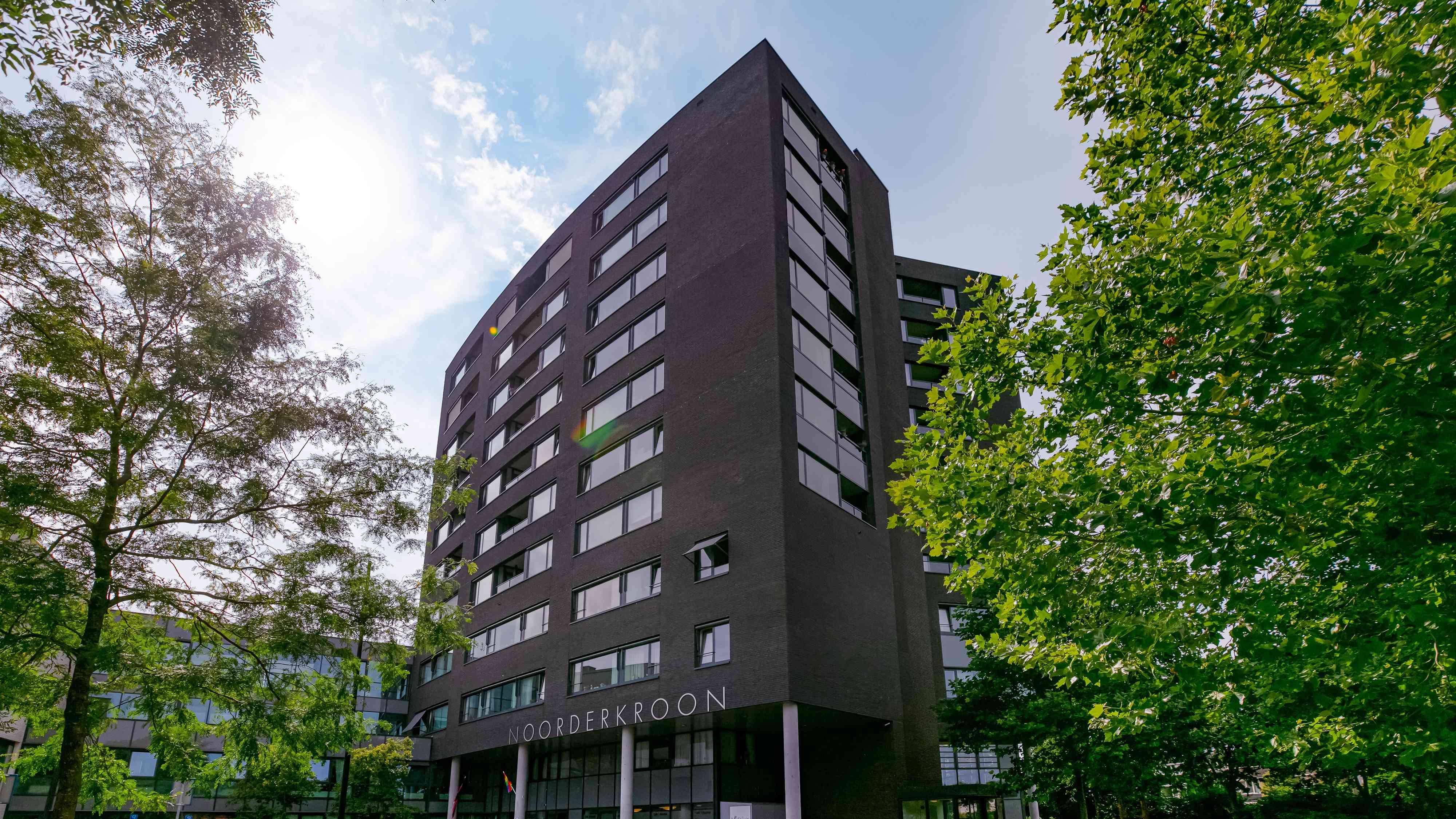 De hoofdingang van Noorderkroon