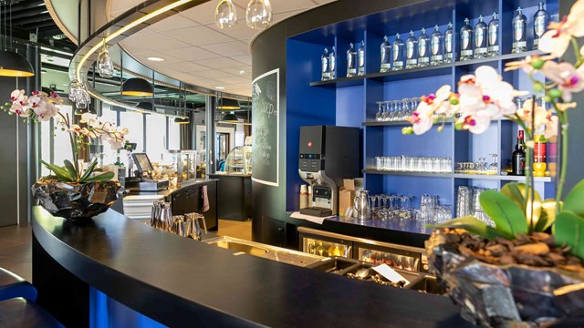 De bar in het restaurant