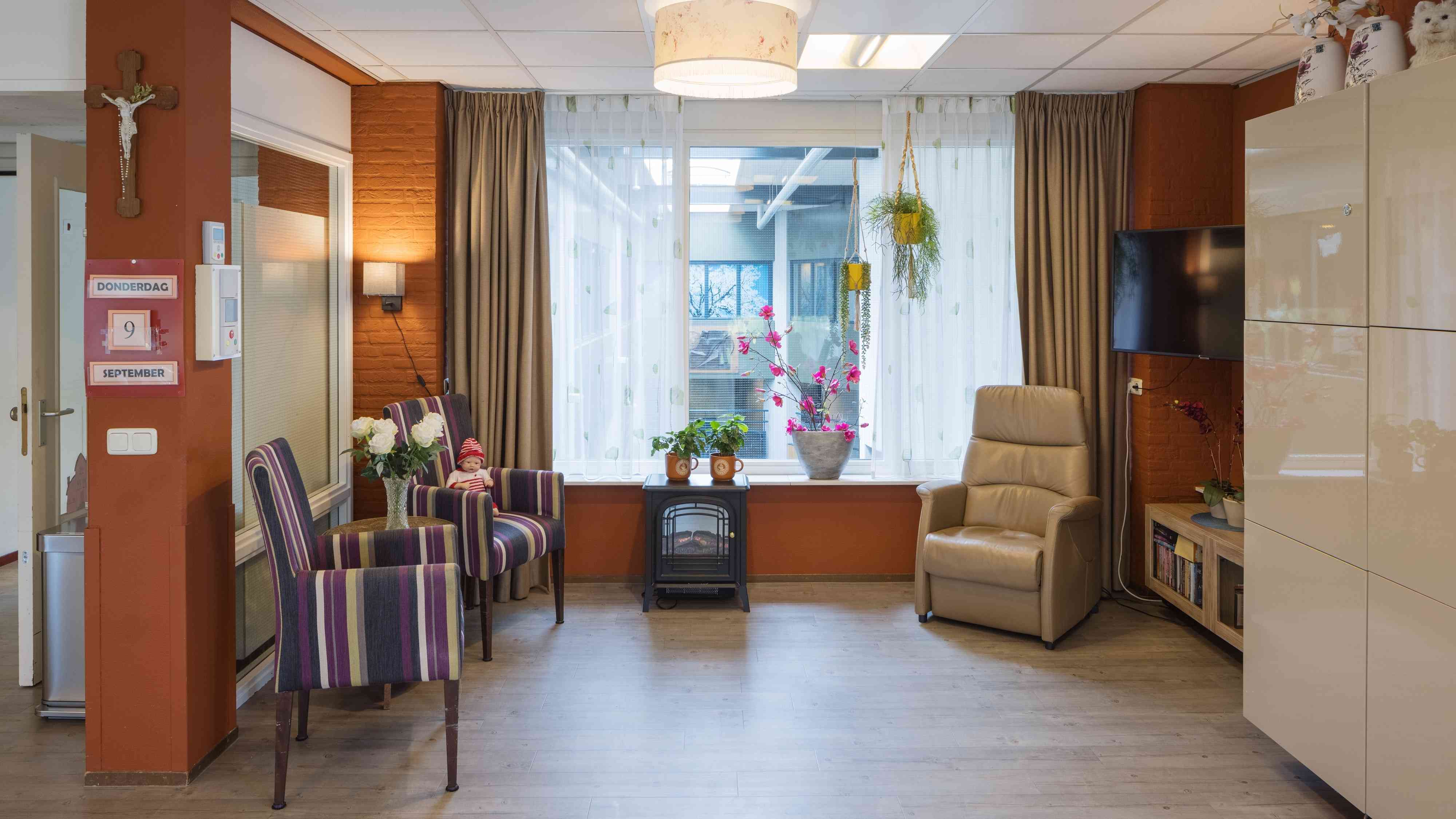 Een zithoekje in de gezamenlijke huiskamer