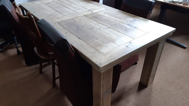 Eettafel van steigerhout