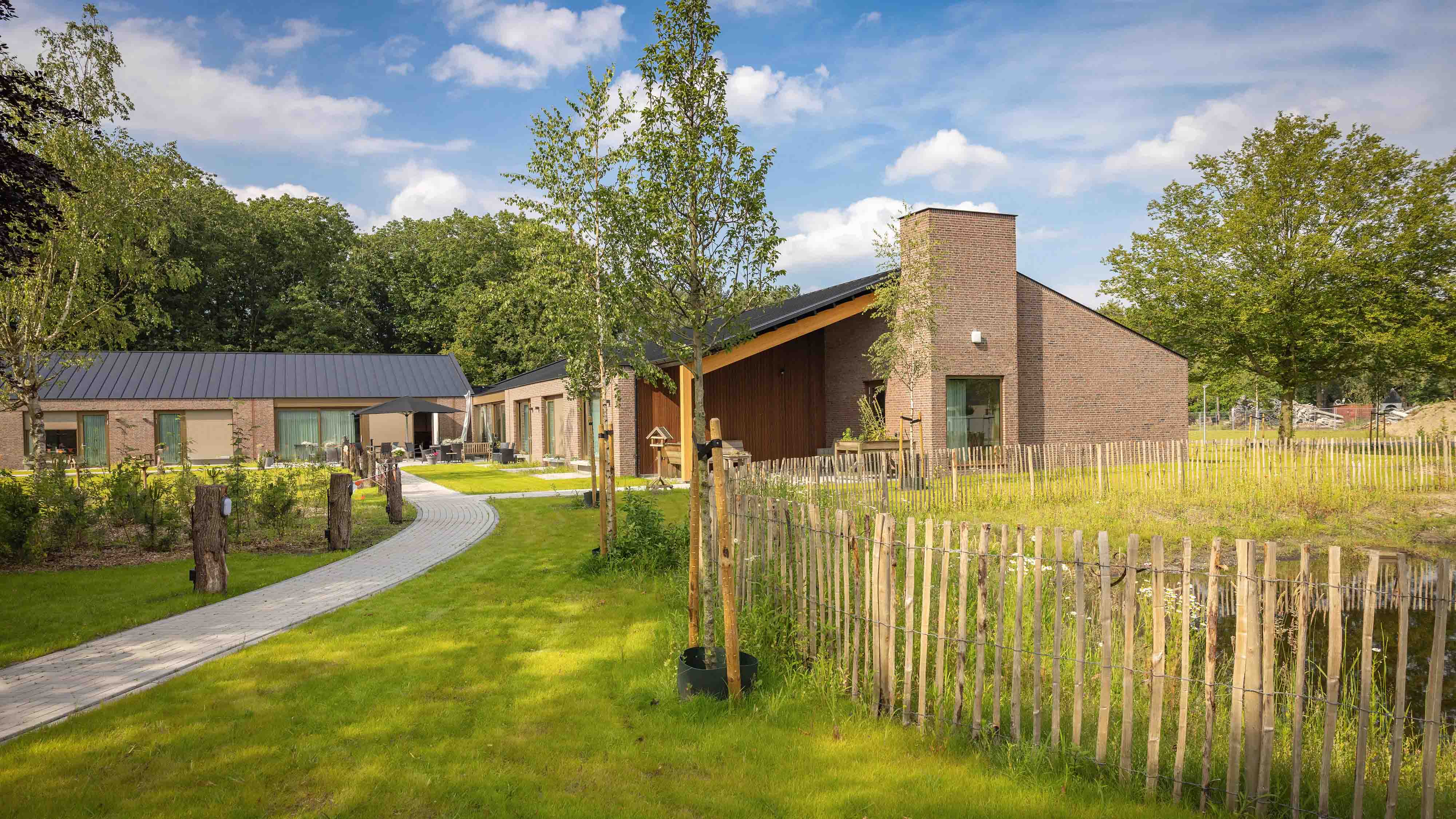 De tuin rondom de woningen van Nieuwe Hoeven