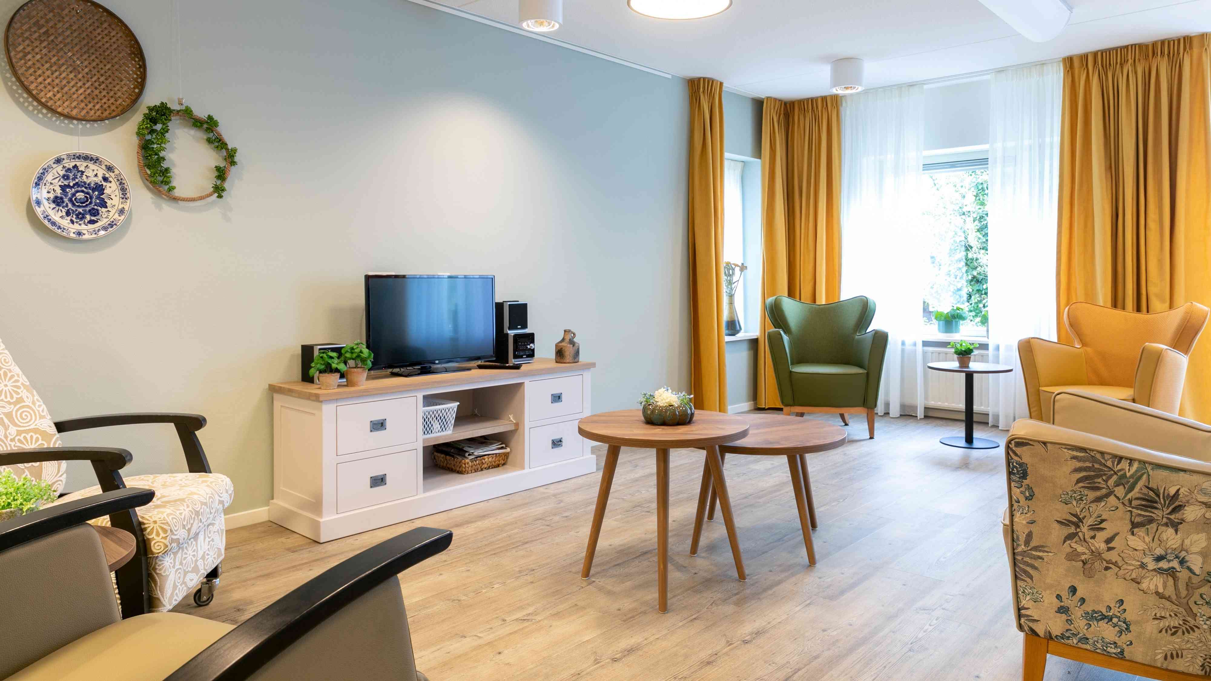 De gezamenlijke woonkamer op kleinschalig wonen